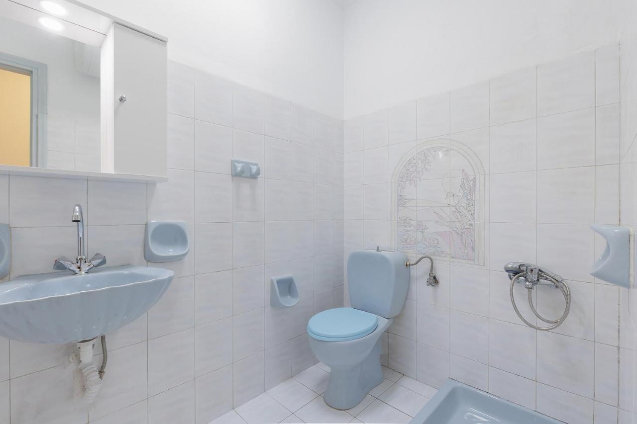 Marina Beachfront Apartment By Konnect, Ipsos Bagian luar foto